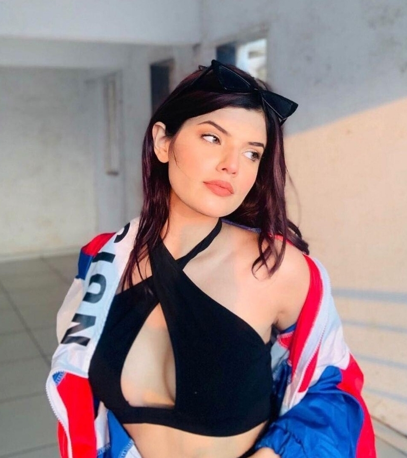 Karachi call girls for hotel visits in Clifton, DHA, and more