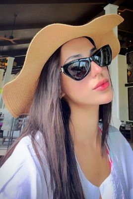 Young Karachi call girls for private fun and hotel bookings